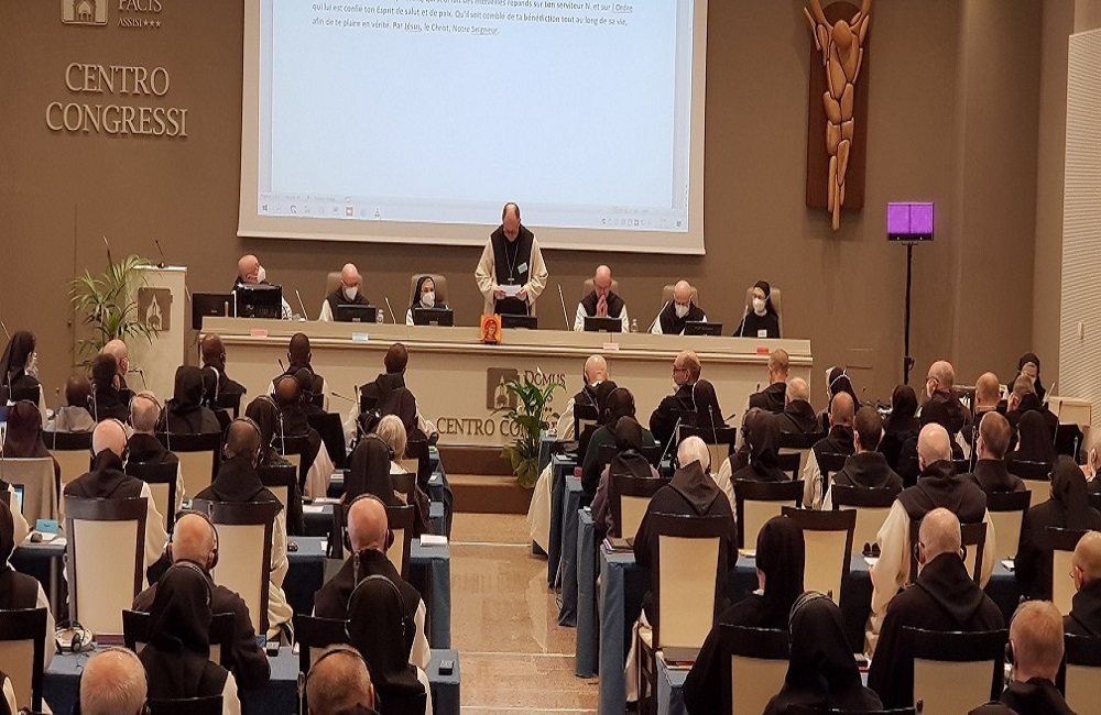 General Chapter, Dom Bernardus and others at podium in the Aula